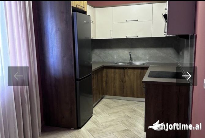 Shtepi me qera Papafingo(kati i catise) ne Tirane, 2+1, Mobilimi E mobiluar, Pagesa 800  Euro.