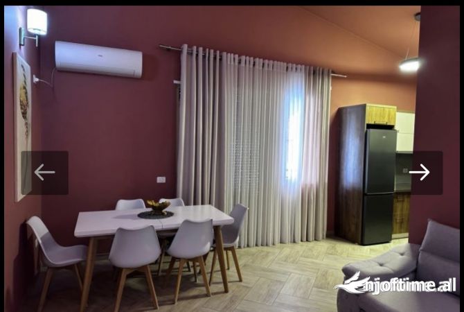 Shtepi me qera Papafingo(kati i catise) ne Tirane, 2+1, Mobilimi E mobiluar, Pagesa 800  Euro.