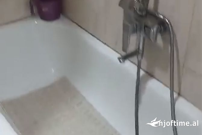 Shtepi me qera Apartament ne Tirane, 2+1, Mobilimi E mobiluar, Pagesa 700  Euro.