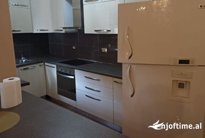 Shtepi me qera Apartament ne Tirane, 2+1, Mobilimi E mobiluar, Pagesa 700  Euro.