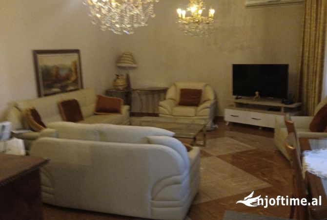 Shtepi me qera 2+1 ne Tirane - 700 Euro