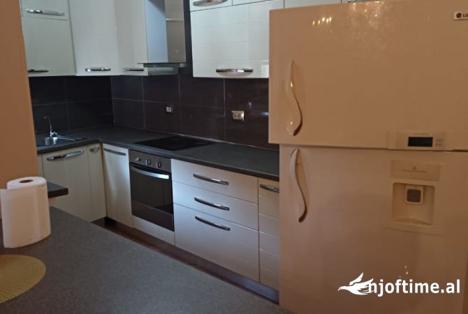 Shtepi me qera Apartament ne Tirane, 2+1, Mobilimi E mobiluar, Pagesa 700  Euro.