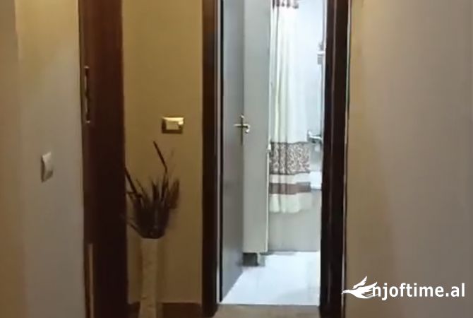 Shtepi me qera Apartament ne Tirane, 2+1, Mobilimi E mobiluar, Pagesa 700  Euro.