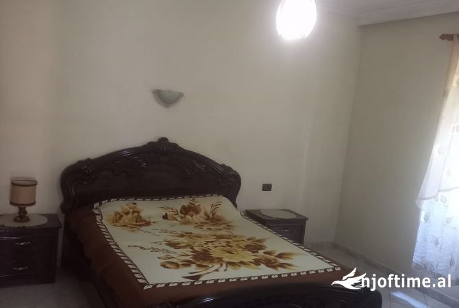 Shtepi me qera Shtepi Private ne Tirane, 2+1, Mobilimi E mobiluar, Pagesa 350  Euro.