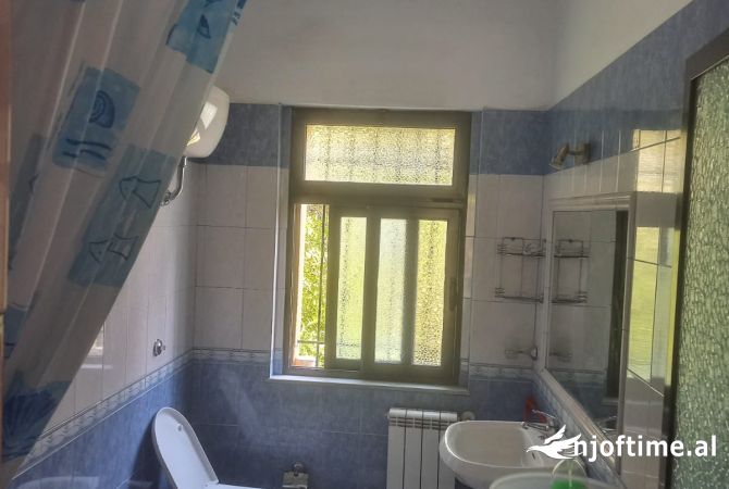 Shtepi me qera Shtepi Private ne Tirane, 2+1, Mobilimi E mobiluar, Pagesa 350  Euro.