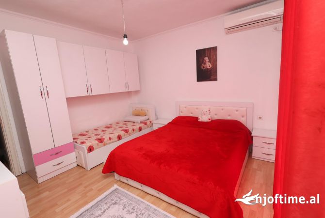 Shtepi ne shitje Apartament ne Tirane, 2+1, Mobilimi E mobiluar, Pagesa 140,000  Euro.
