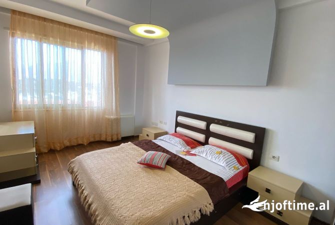 Shtepi me qera Apartament ne Tirane, 2+1, Mobilimi E mobiluar, Pagesa 65,000  Leke.