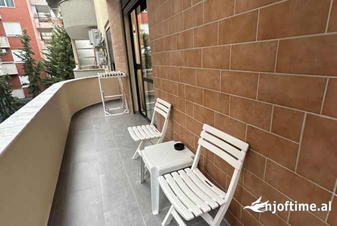 Shtepi me qera Apartament ne Tirane, 2+1, Mobilimi E mobiluar, Pagesa 1,050  Euro.