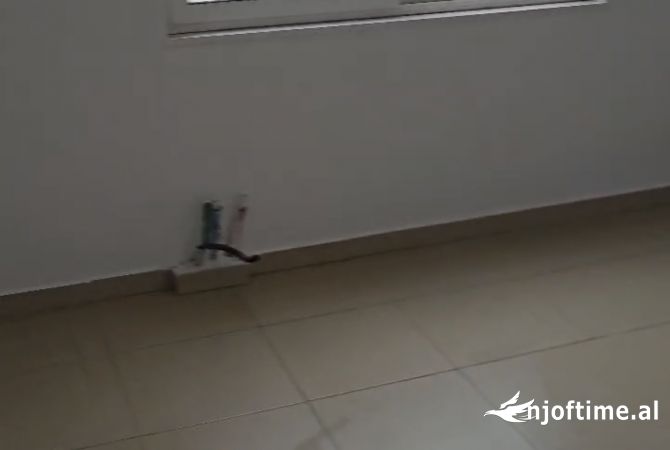 Shtepi ne shitje Apartament ne Tirane, 1+1, Mobilimi Bosh, pa mobiluar, Pagesa 96,000  Euro.