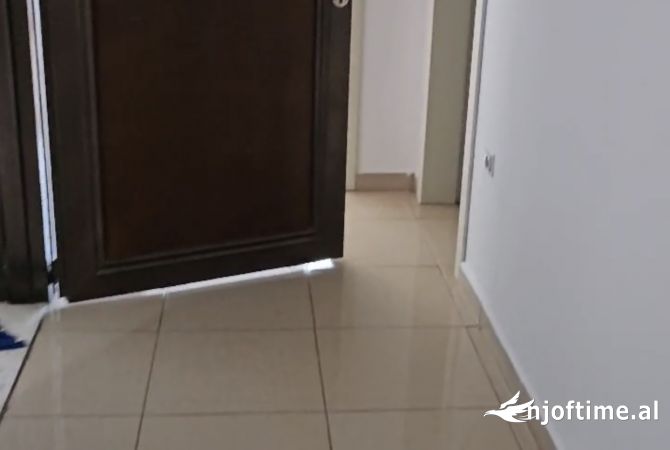Shtepi ne shitje Apartament ne Tirane, 1+1, Mobilimi Bosh, pa mobiluar, Pagesa 96,000  Euro.