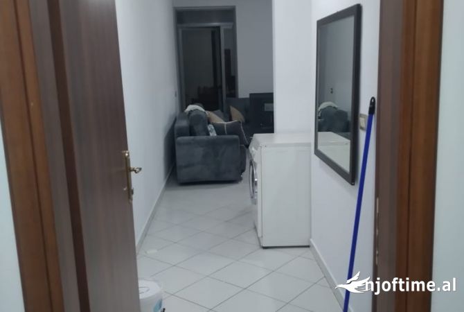 Shtepi me qera Apartament ne Tirane, 1+1, Mobilimi E mobiluar, Pagesa 35,000  Leke.