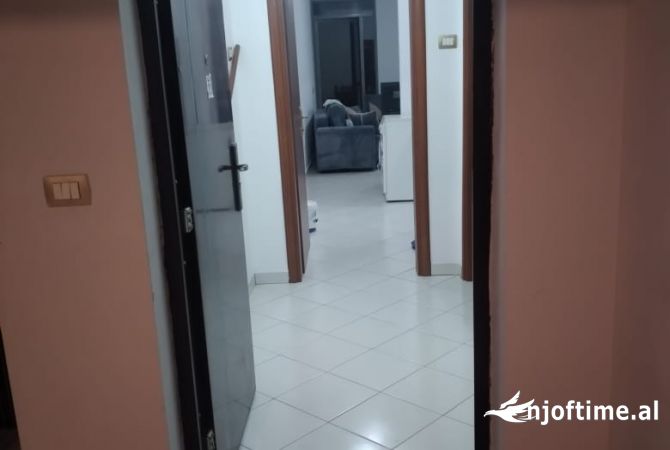 Shtepi me qera Apartament ne Tirane, 1+1, Mobilimi E mobiluar, Pagesa 35,000  Leke.