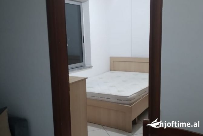 Shtepi me qera Apartament ne Tirane, 1+1, Mobilimi E mobiluar, Pagesa 35,000  Leke.