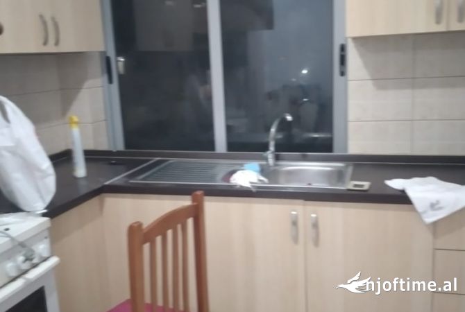 Shtepi me qera Apartament ne Tirane, 1+1, Mobilimi E mobiluar, Pagesa 35,000  Leke.