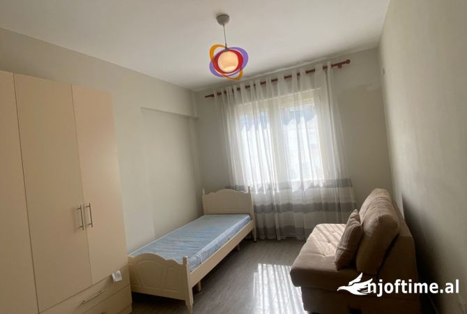 Shtepi ne shitje Apartament ne Tirane, 2+1, Mobilimi E mobiluar, Pagesa 195,000  Euro.