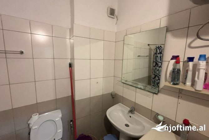 Shtepi me qera Apartament ne Tirane, 1+1, Mobilimi E mobiluar, Pagesa 400  Euro.