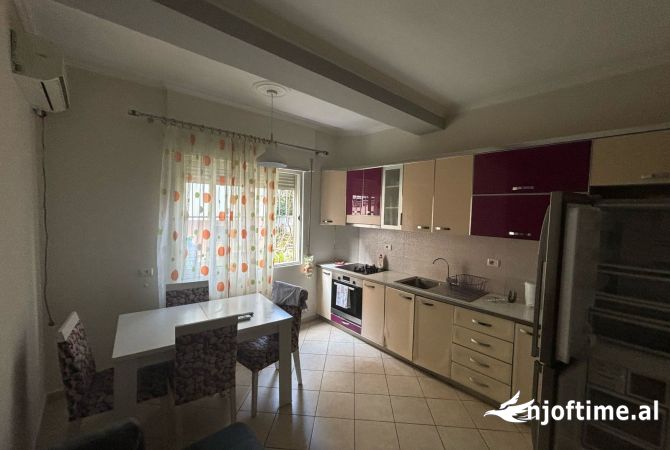Shtepi me qera Apartament ne Tirane, 1+1, Mobilimi E mobiluar, Pagesa 400  Euro.