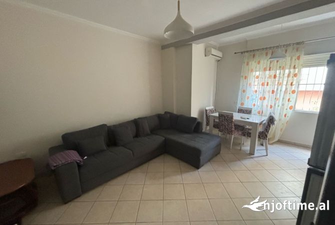 Shtepi me qera Apartament ne Tirane, 1+1, Mobilimi E mobiluar, Pagesa 400  Euro.