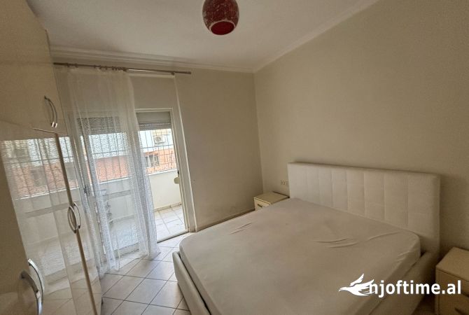 Shtepi me qera Apartament ne Tirane, 1+1, Mobilimi E mobiluar, Pagesa 400  Euro.