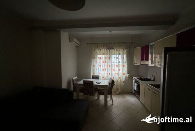 Shtepi me qera Apartament ne Tirane, 1+1, Mobilimi E mobiluar, Pagesa 400  Euro.