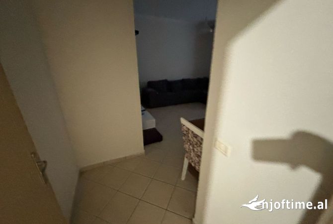 Shtepi me qera Apartament ne Tirane, 1+1, Mobilimi E mobiluar, Pagesa 400  Euro.
