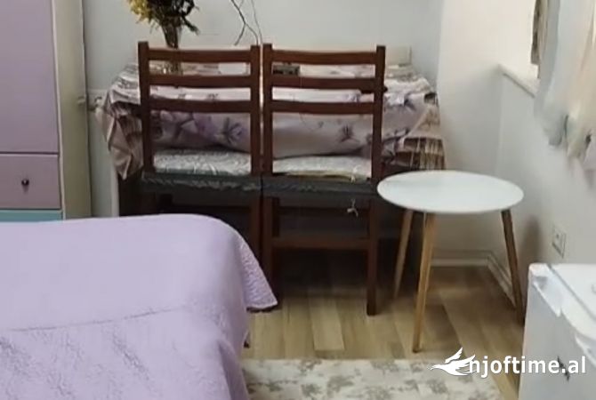 Shtepi me qera Apartament ne Tirane, Garsoniere, Mobilimi Bosh, pa mobiluar, Pagesa 350  Euro.