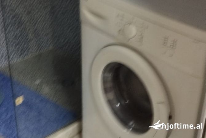 Shtepi me qera Apartament ne Tirane, Garsoniere, Mobilimi Bosh, pa mobiluar, Pagesa 350  Euro.