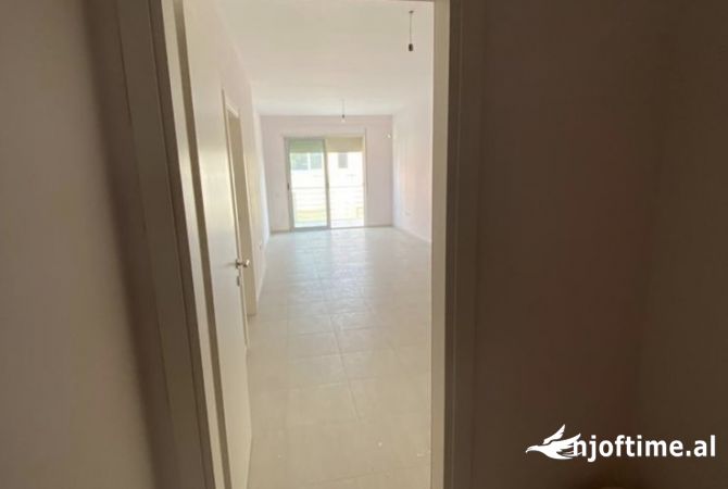 Shtepi me qera Apartament ne Tirane, 2+1, Mobilimi Pjeserisht e mobiluar, Pagesa 450  Euro.