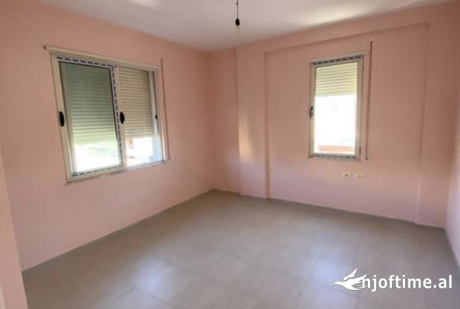 Shtepi me qera Apartament ne Tirane, 2+1, Mobilimi Pjeserisht e mobiluar, Pagesa 450  Euro.