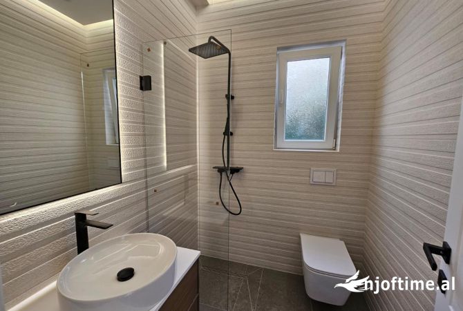 Shtepi me qera Apartament ne Tirane, 3+1, Mobilimi E mobiluar, Pagesa 1,350  Euro.