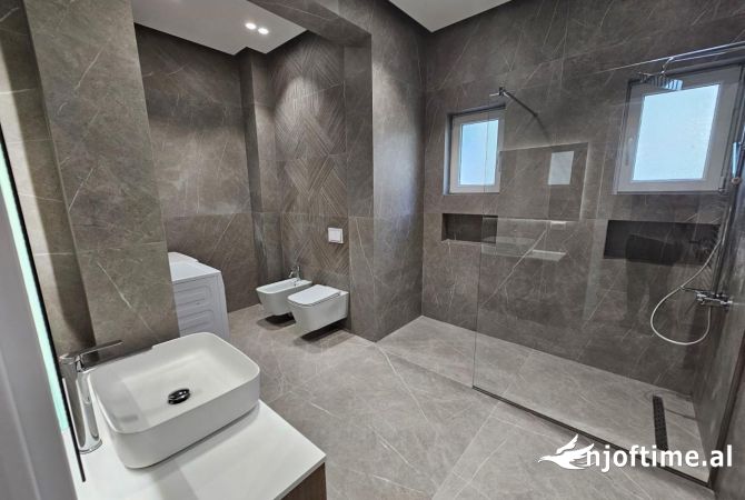 Shtepi me qera 3+1 ne Tirane - 1,500 Euro
