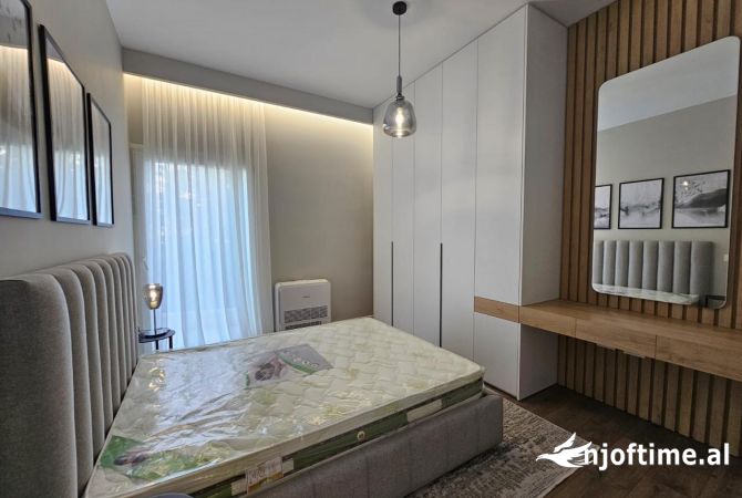 Shtepi me qera Apartament ne Tirane, 3+1, Mobilimi E mobiluar, Pagesa 1,350  Euro.
