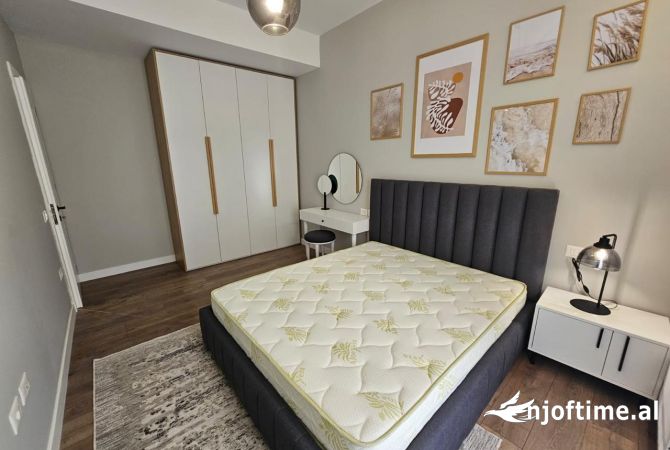 Shtepi me qera Apartament ne Tirane, 3+1, Mobilimi E mobiluar, Pagesa 1,350  Euro.