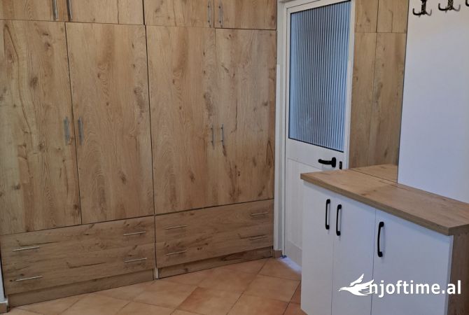 Shtepi me qera Apartament ne Tirane, 2+1, Mobilimi E mobiluar, Pagesa 450  Euro.