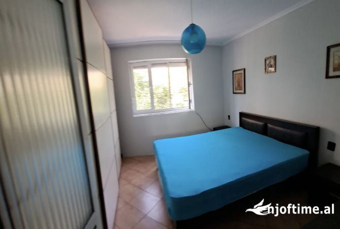 Shtepi me qera Apartament ne Tirane, 2+1, Mobilimi E mobiluar, Pagesa 450  Euro.