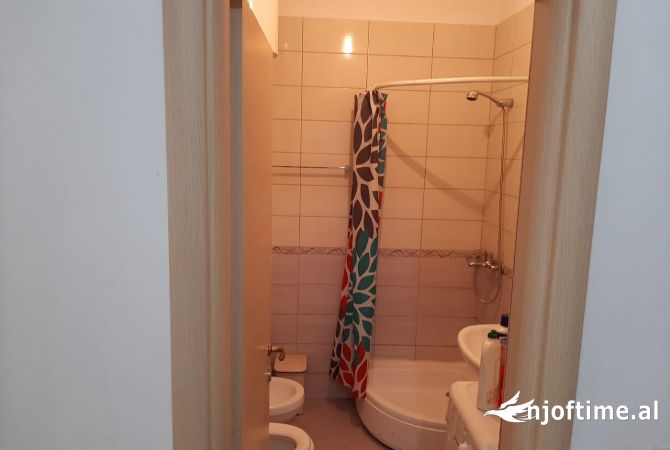 Shtepi me qera Apartament ne Tirane, 1+1, Mobilimi E mobiluar, Pagesa 550  Euro.