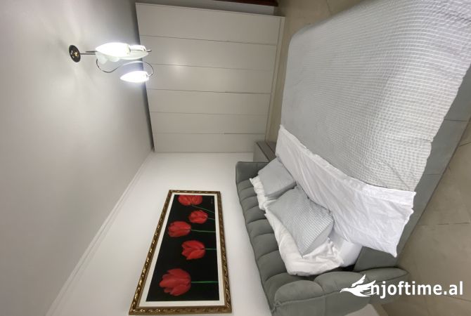 Shtepi me qera Apartament ne Tirane, 1+1, Mobilimi E mobiluar, Pagesa 750  Euro.