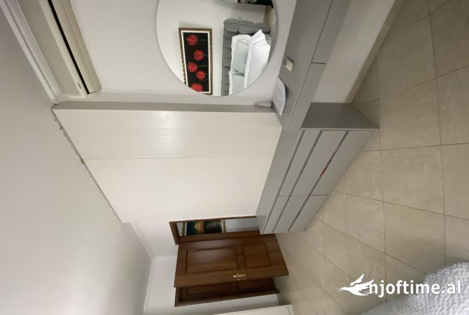 Shtepi me qera Apartament ne Tirane, 1+1, Mobilimi E mobiluar, Pagesa 750  Euro.