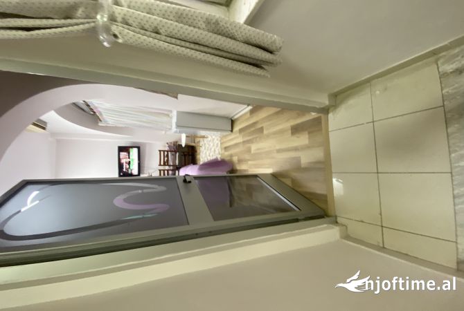 Shtepi me qera Shtepi Private ne Tirane, Garsoniere, Mobilimi E mobiluar, Pagesa 300  Euro.