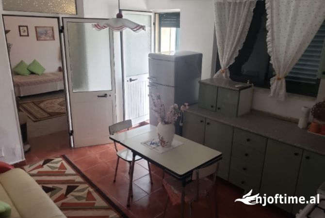 Shtepi me qera Apartament ne Tirane, 2+1, Mobilimi E mobiluar, Pagesa 500  Euro.