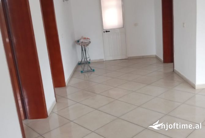 Shtepi me qera Apartament ne Tirane, 2+1, Mobilimi E mobiluar, Pagesa 450  Euro.