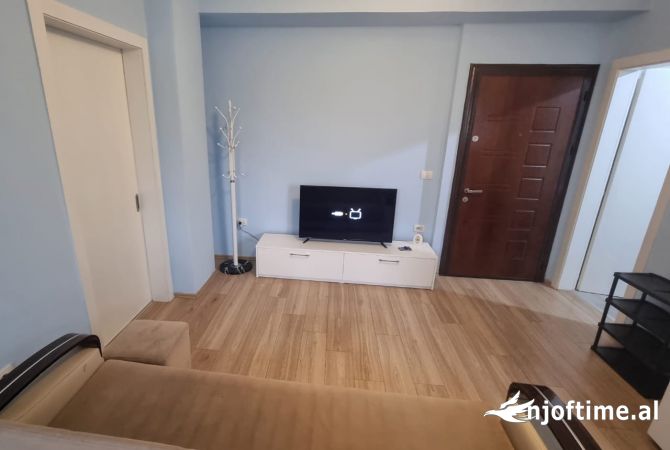 Shtepi me qera Apartament ne Tirane, 1+1, Mobilimi E mobiluar, Pagesa 370  Euro.
