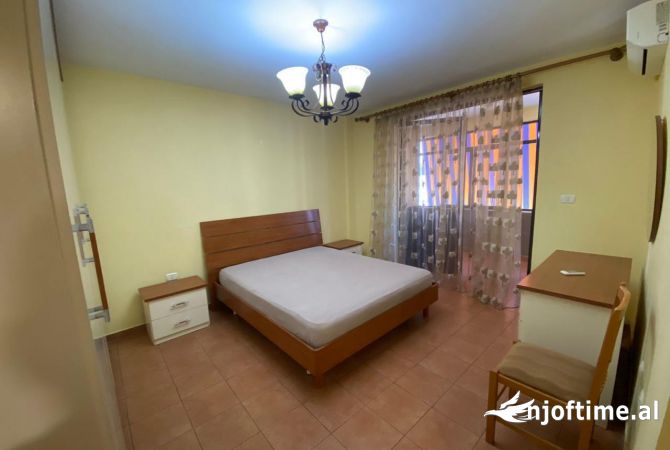 Shtepi me qera Apartament ne Tirane, 1+1, Mobilimi E mobiluar, Pagesa 5,000  Euro.