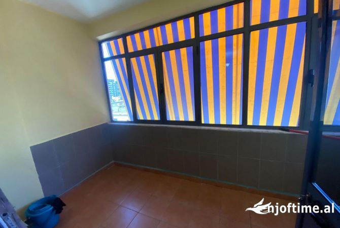 Shtepi me qera Apartament ne Tirane, 1+1, Mobilimi E mobiluar, Pagesa 5,000  Euro.