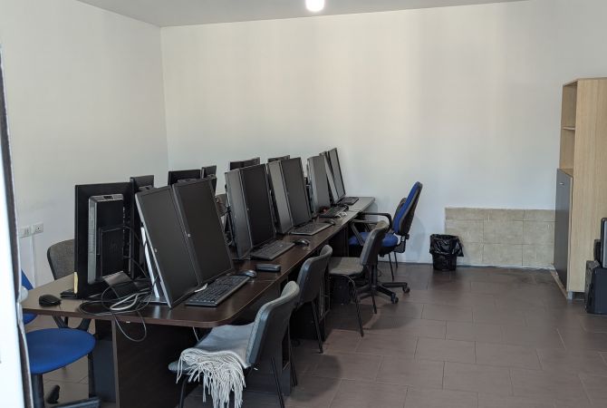 Ambjent per biznes,te zogu i zi,cmimi 600 euro neto