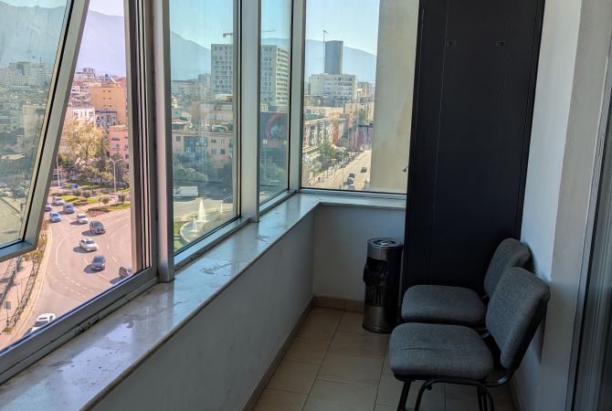 Ambjent per biznes,te zogu i zi,cmimi 600 euro neto