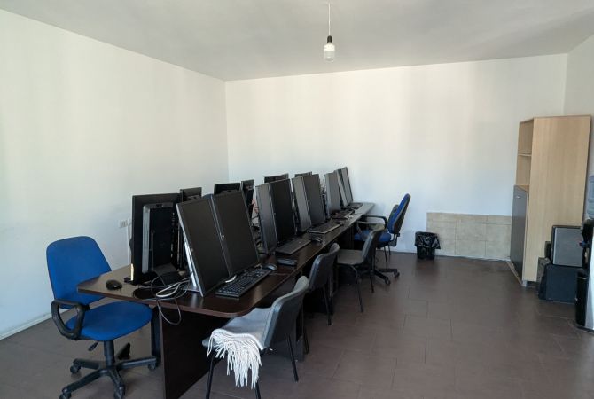 Ambjent per biznes,te zogu i zi,cmimi 600 euro neto