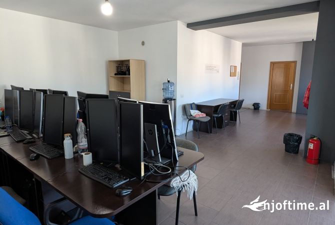 Ambjent per biznes,te zogu i zi,cmimi 600 euro neto