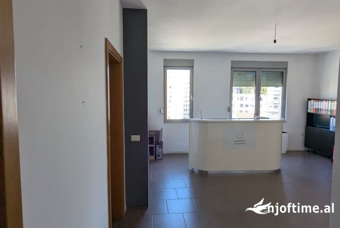 Ambient biznesi me qera 3+1 ne Tirane - 600 Euro