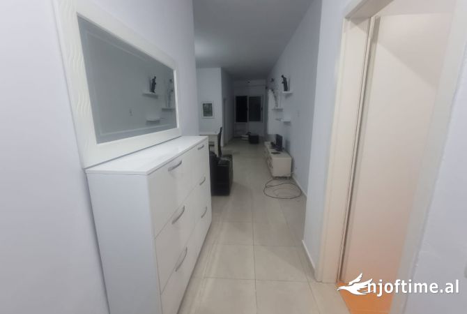 Shtepi me qera Apartament ne Tirane, 1+1, Mobilimi E mobiluar, Pagesa 400  Euro.